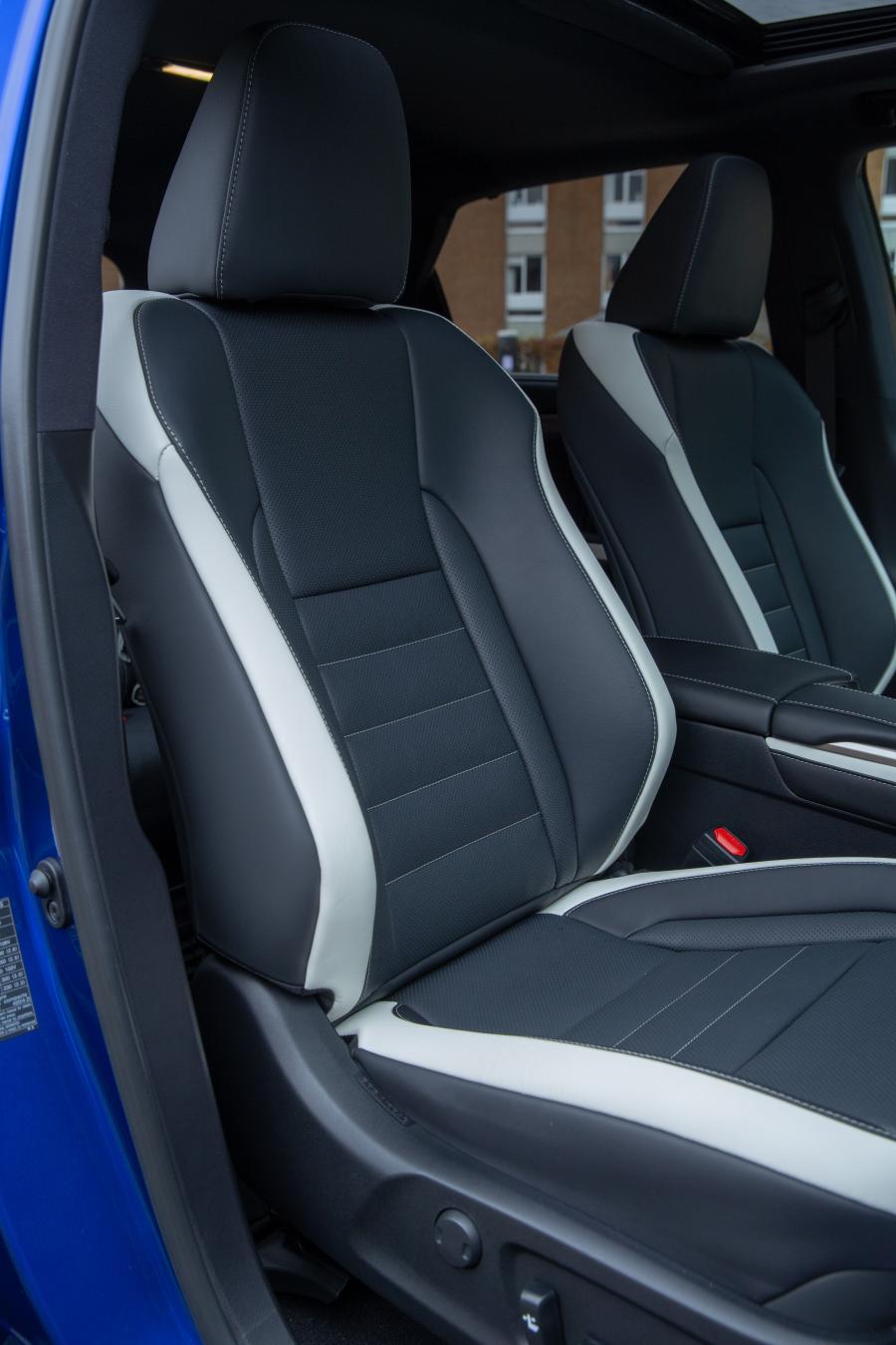 Интерьер Lexus RX450h F-Sport 2019 года  (UK) (фото 38 из 40)